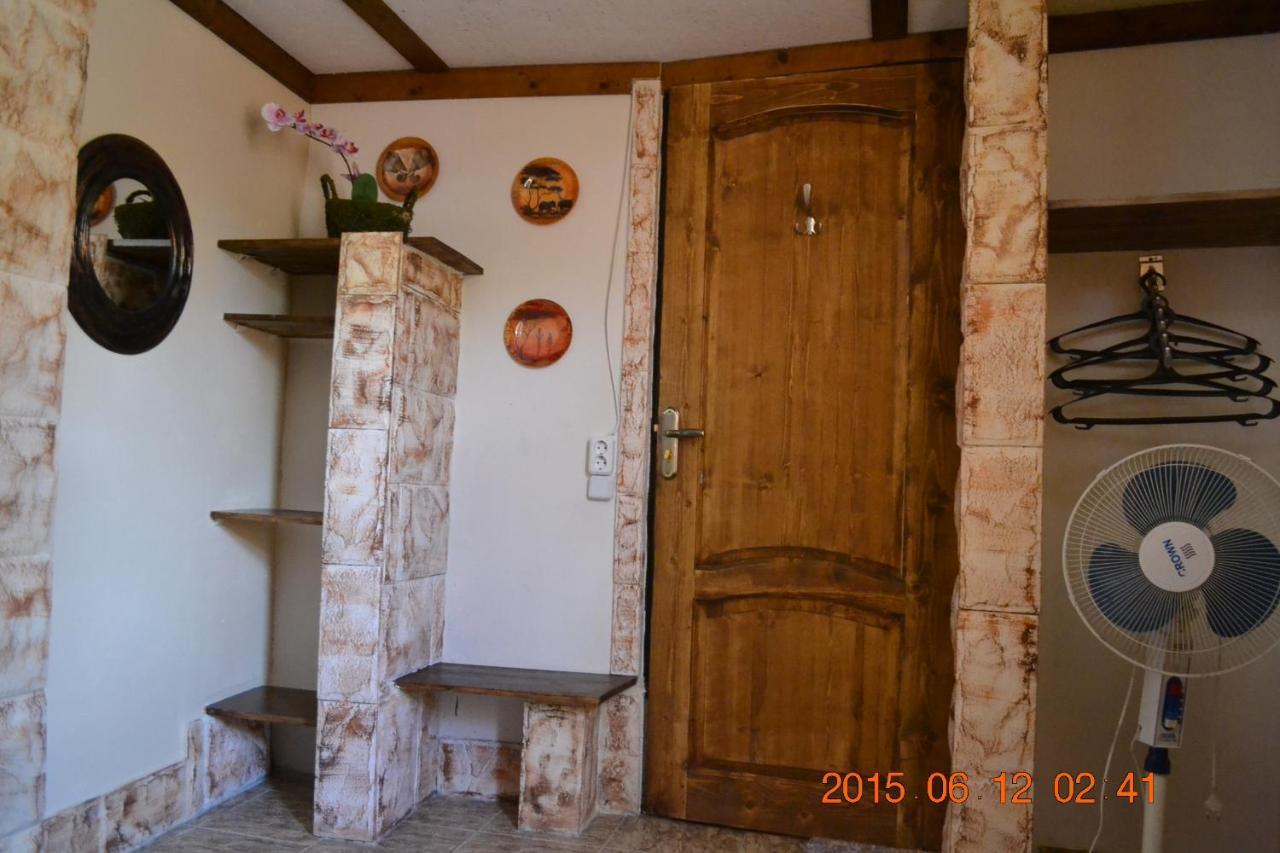 U Palycha Guest House Sukhumi Exterior photo
