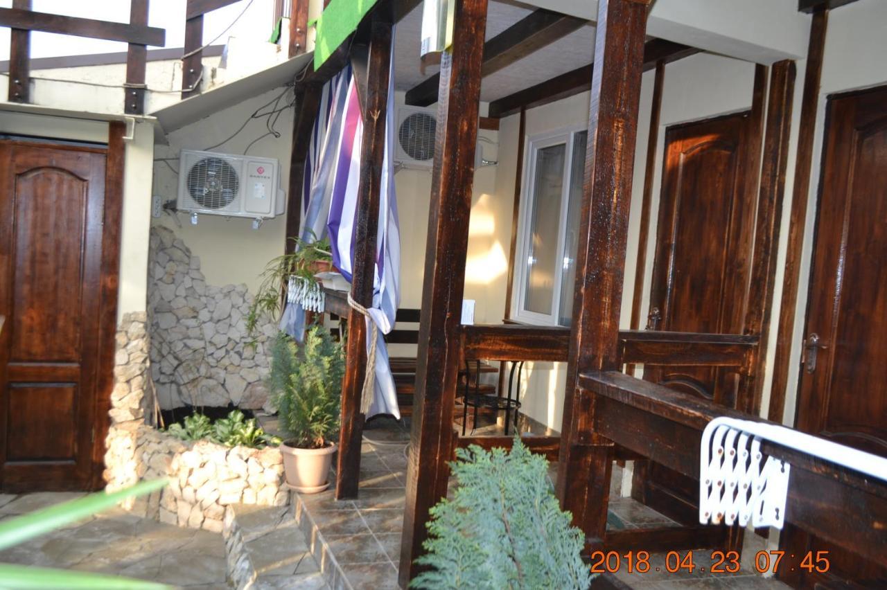 U Palycha Guest House Sukhumi Exterior photo